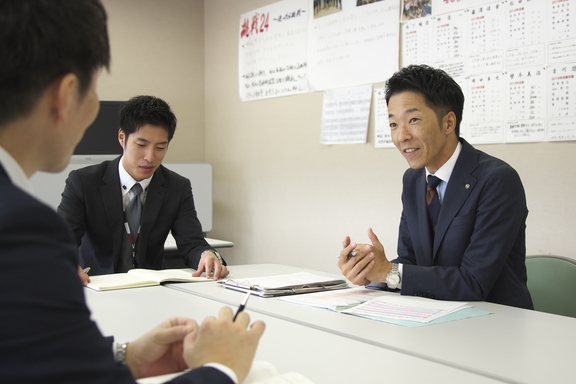 採用