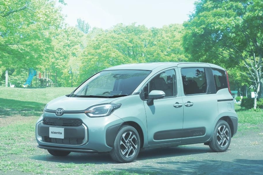 Z(ハイブリッド・2WD・7人乗り)