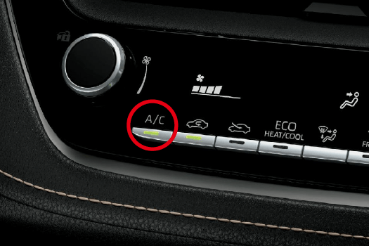 「AC(エアコン)ボタン」をオンにして除湿する