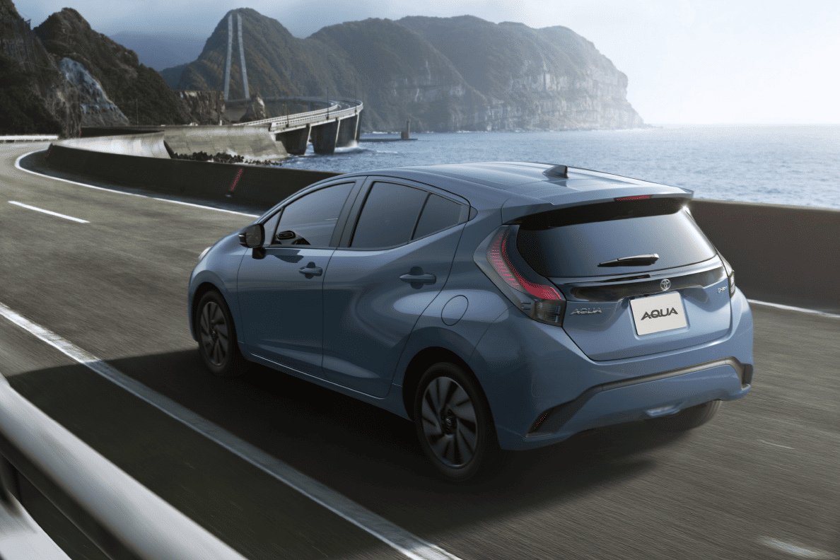 コンパクトだから低燃費！+ハイブリッドモデルだともっと低燃費！！