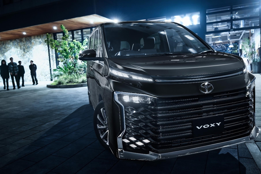 【モデル入り素材】S-Z（ハイブリッド・2WD・7人乗り）