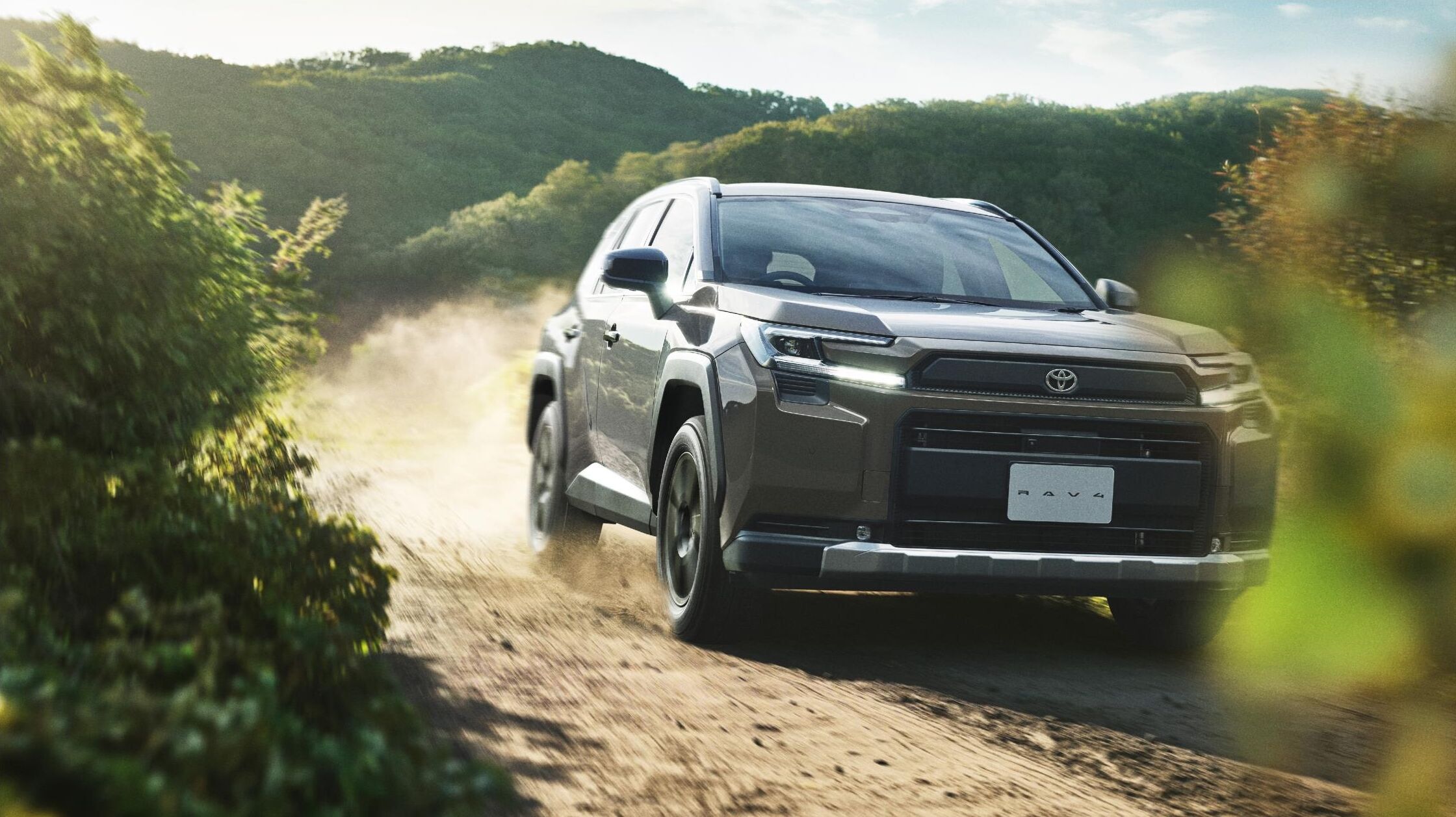 RAV4のサイズは?全長・全幅・全高から室内・荷室まで家族目線で解説 | トヨタカローラ福井株式会社