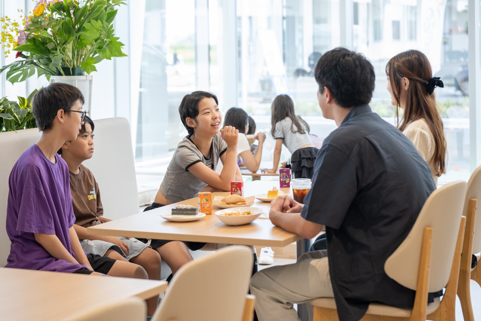 C-Cafeでの家族のランチ風景